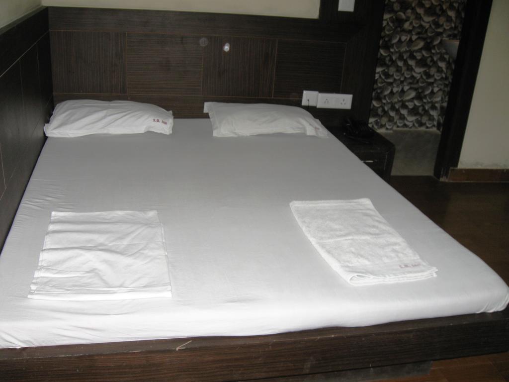 Hotel S B Inn Nueva Delhi Habitación foto