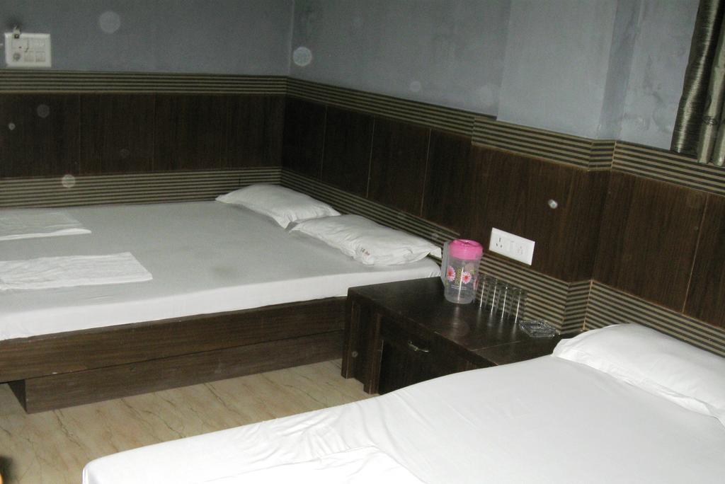 Hotel S B Inn Nueva Delhi Habitación foto