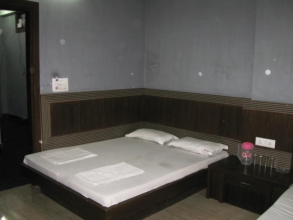 Hotel S B Inn Nueva Delhi Habitación foto